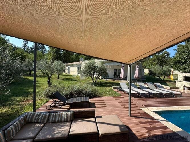 PREKRASNA VILLA S BAZENOM SA PROSTRANOM OKUĆNICOM OD ČAK 426 - 3