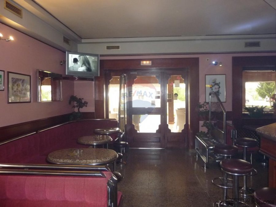 Caffe bar, poslovni prostor i stan - 4