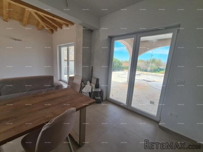 Elegantna vila u mirnom okruženju nadomak mora s pogledom..