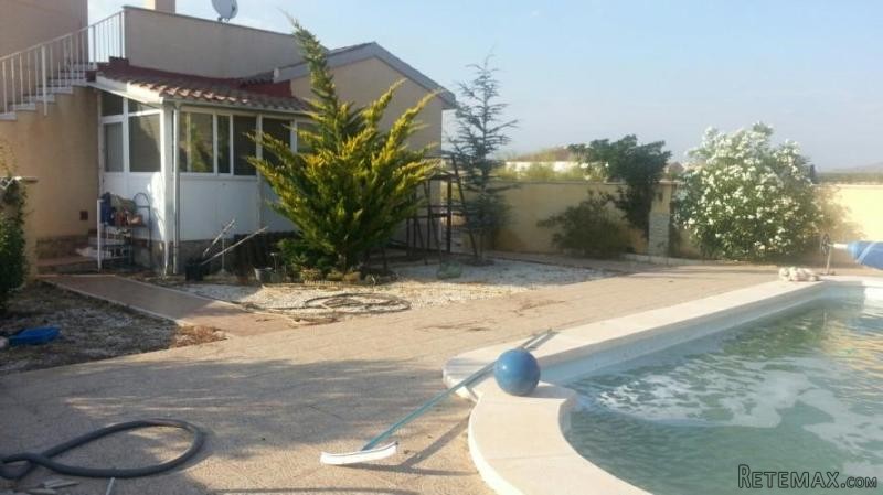 4 bedroom villa with pool near Pinoso.. - 2