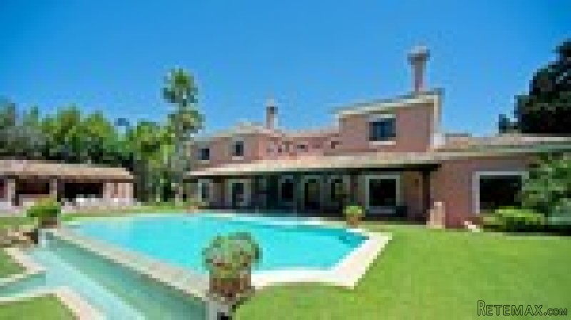8 Bedrooms - Villa - Malaga - For Sale