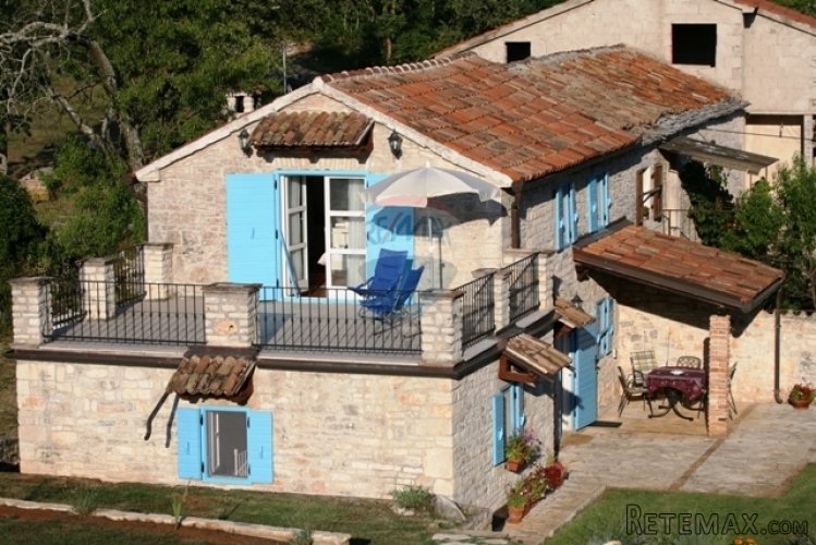 KRASNA MALA STANCIJA S BAZENOM NA 14500 m2 - 3