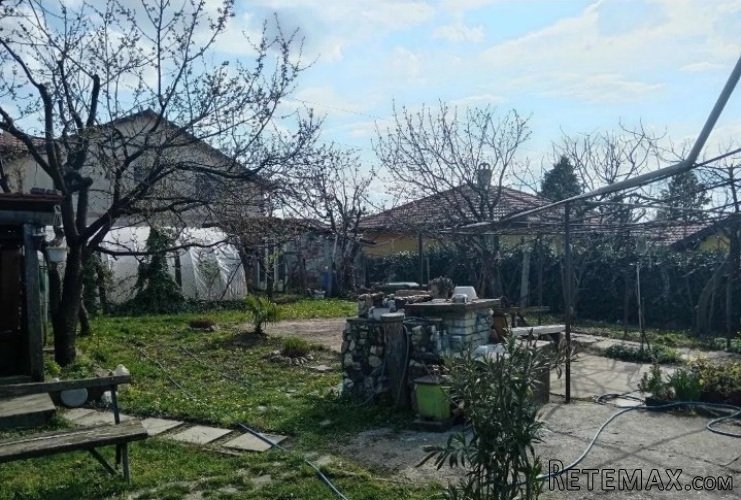 Prodajem kucu u Surcinu - 4