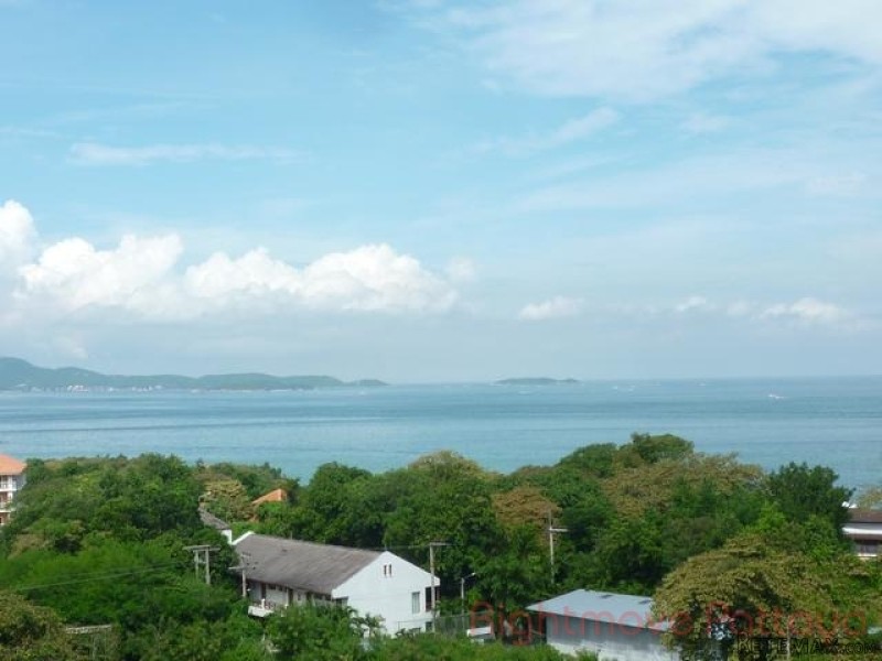 2 Bedroom Condo for sale in Pratumnak -..