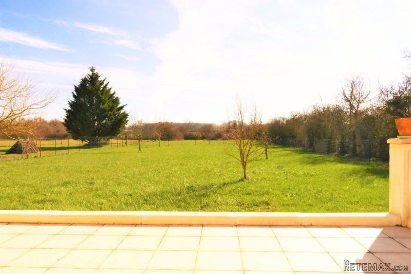 A Quality Construction Villa With Garden - 2
