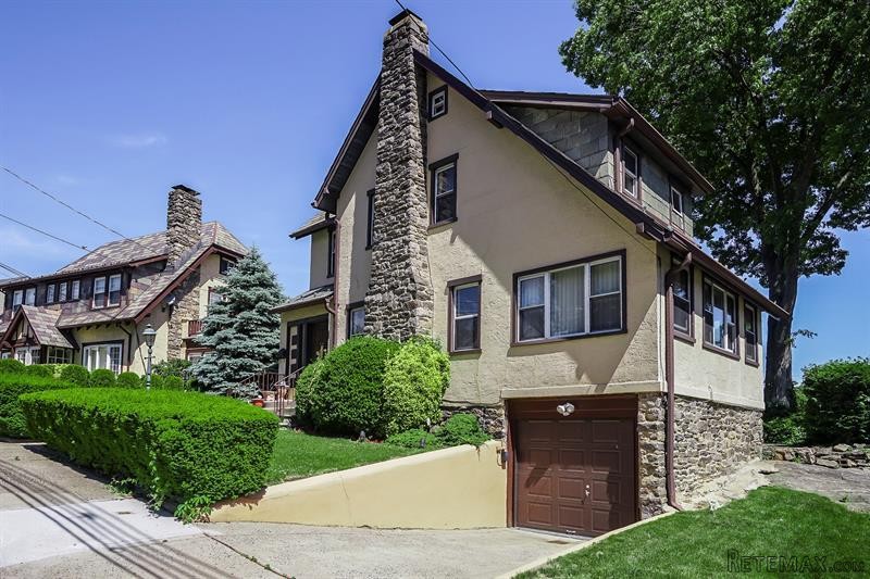 4 bedroom House For Sale: 100 Saint..