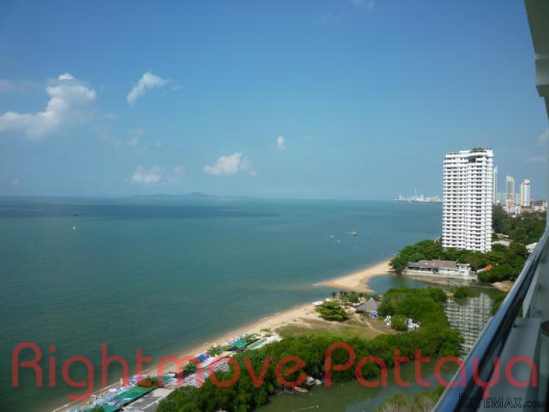 3 Bedroom Condo for sale in Na Jomtien..
