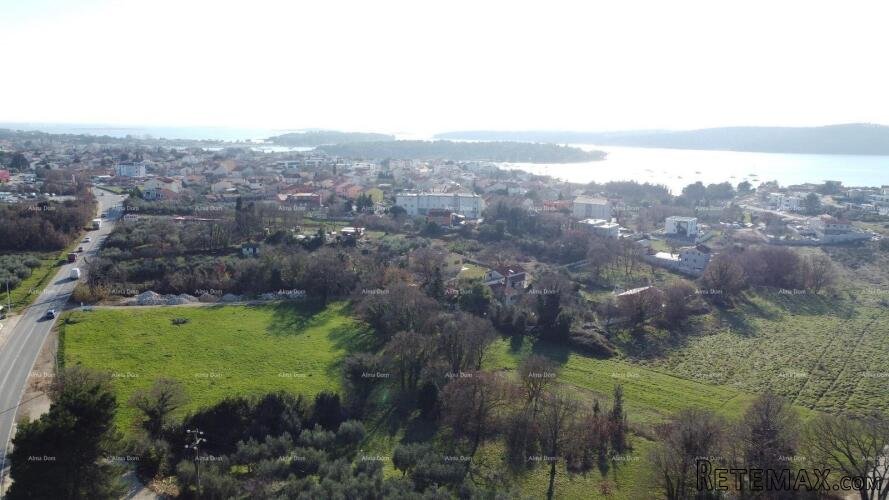 Prodaje se građevinsko zemljište u Medulinu, 6700m2