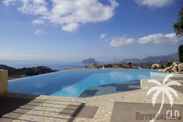 The exclusive villa was built in 2007 in dry stone. It is.. - 2