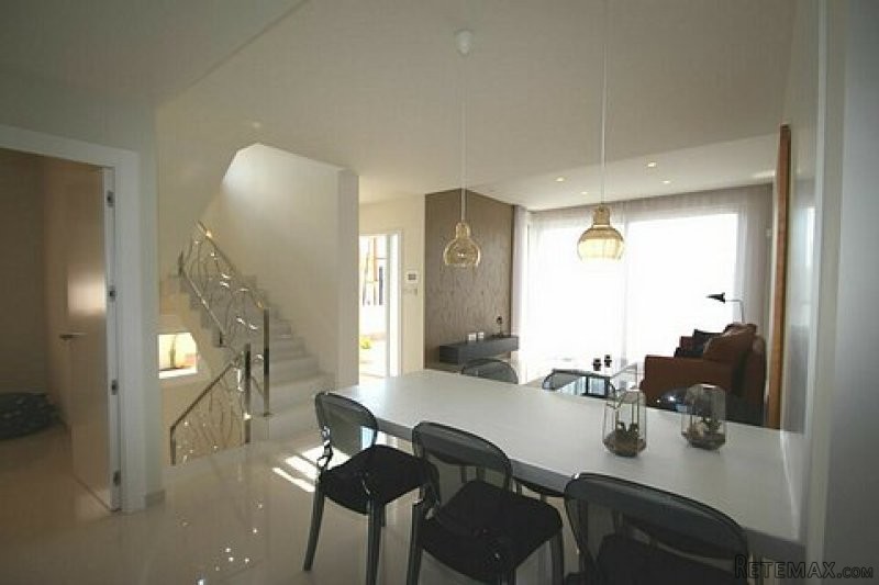 * 4 BED VILLA WITH UNDERBUILD AND.. - 2