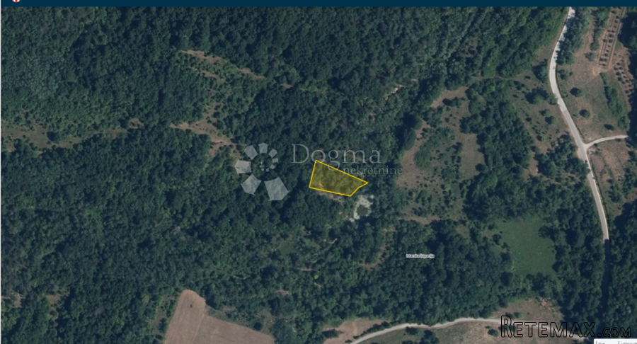 Malo poljoprivredno zemljište u okolici Roča