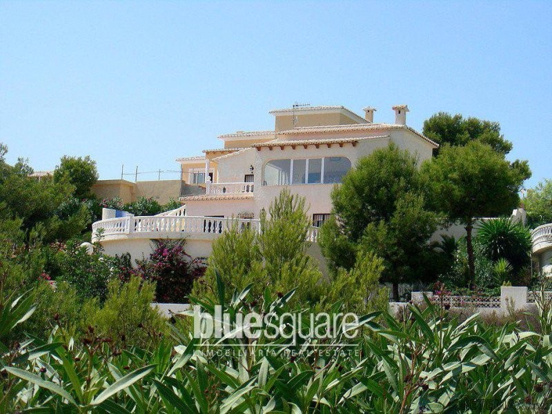 Fabulous 4 Bedroom 4 Bathroom Villa..