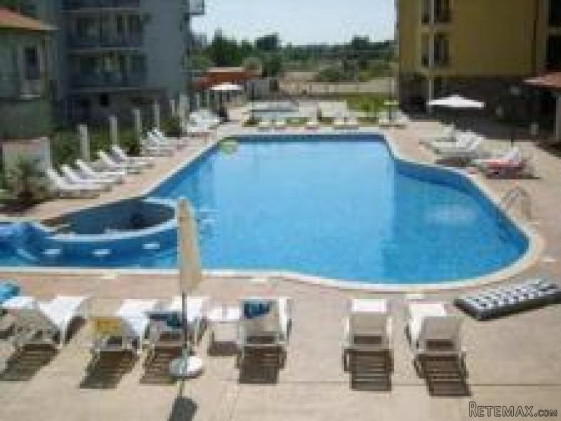 Spacious top floor apartment with large.. - 2