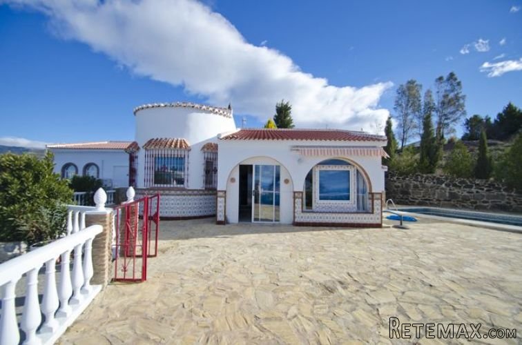 This stunning home has superb, panoramic views up to the.. - 2