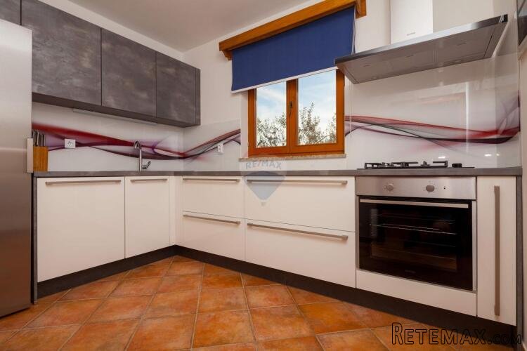 Istra,Banjole,apartmanska kuća sa velikim dodatnim potencija - 4