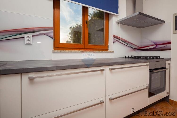 Istra,Banjole,apartmanska kuća sa velikim dodatnim potencija - 5