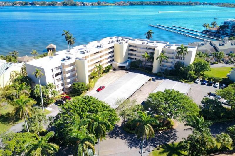 8200 Lakeshore Dr #1010, Hypoluxo, FL -.. - 2