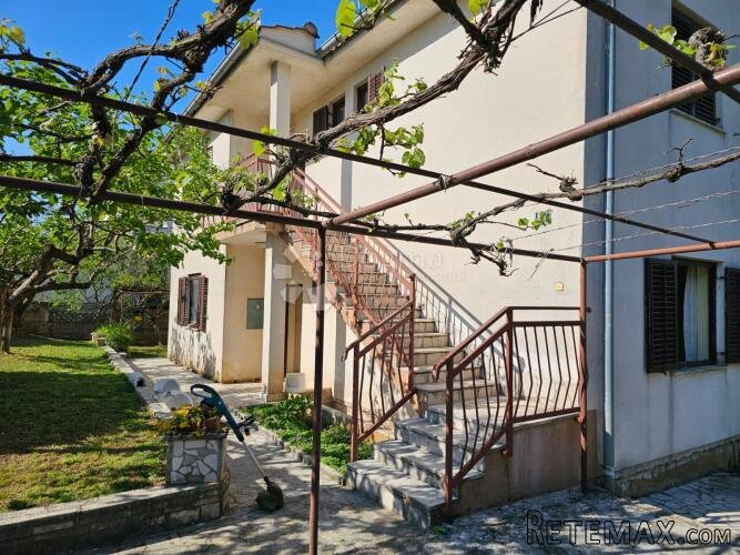 POREČ - Kuća sa dva stana i studio apartmanom