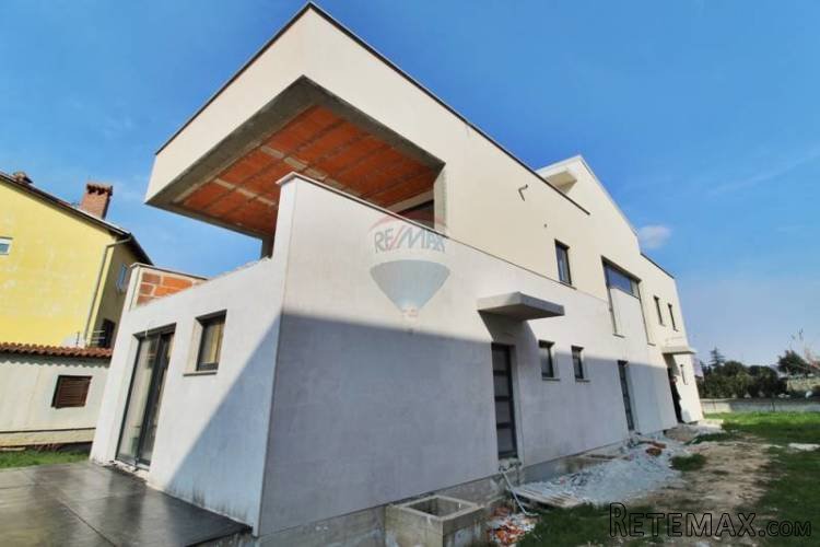Vila 1. red do mora u centru Novigrada - 2