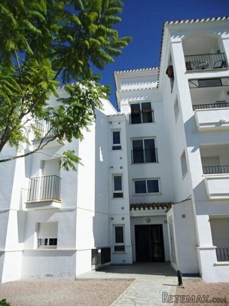 2 BED APARTMENT WITH COMMUNAL POOL