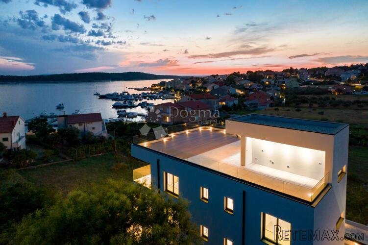 Luksuzni penthouse s privatnom prostranom krovnom terasom i - 2