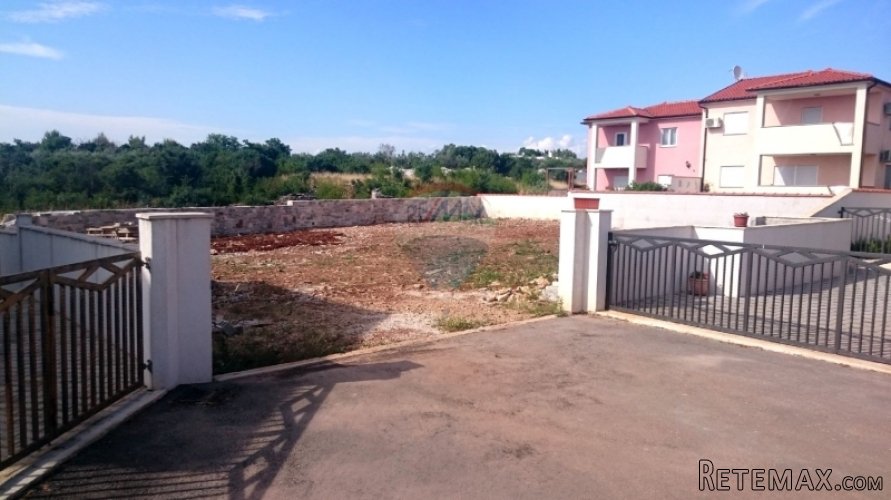 MODERNA PRIZEMNICA SA BAZENOM, 4KM OD MORA - 5