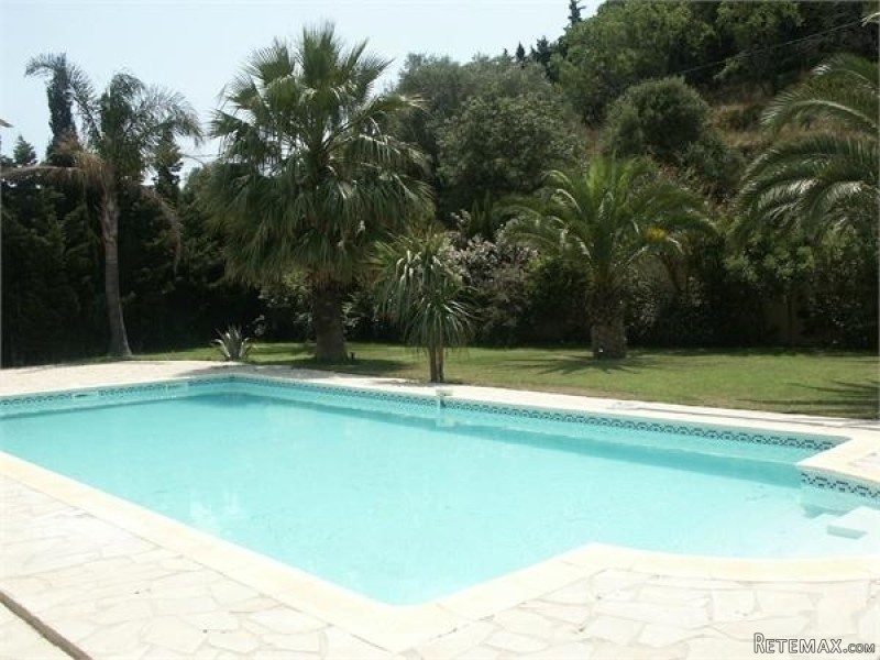Prestigious Villa With Mature Garden.. - 2