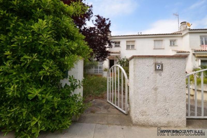 ROSES: Large house with double garage..