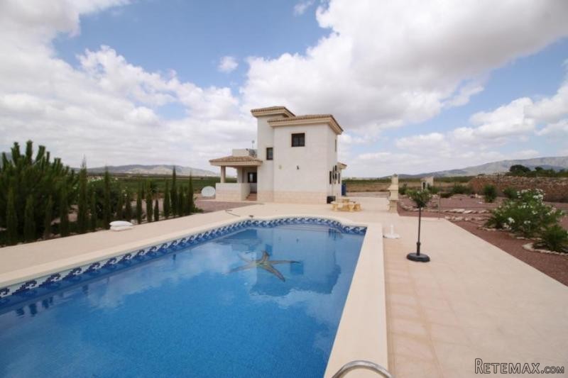 Beautiful villa 1km to Pinoso with..