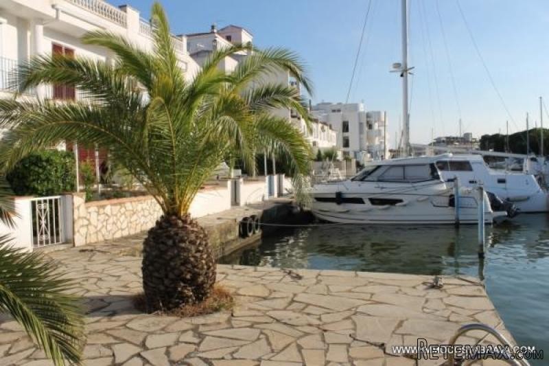 ROSES SANTA MARGARIDA: Terraced house..