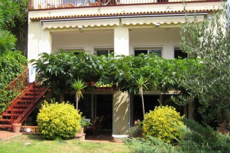 COLERA: Nice house with spacious..