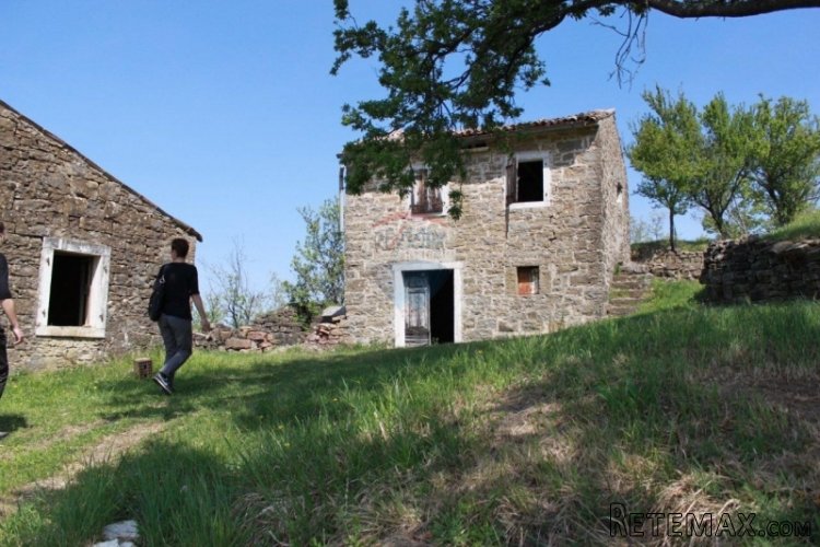 MOMJAN: BAJKOVITO ZEMLJIŠTE S KAMENIM KUĆAMA ZA ADAPTACIJU - 2