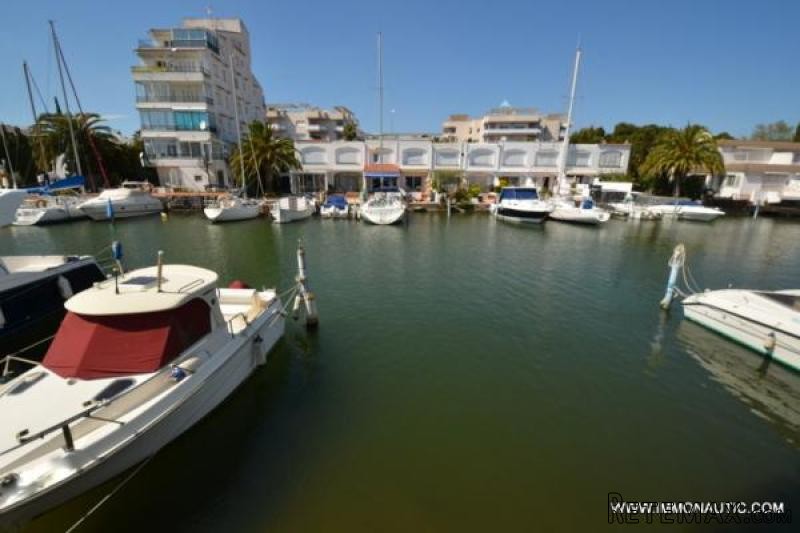 ROSES SANTA MARGARIDA: Ground Floor..