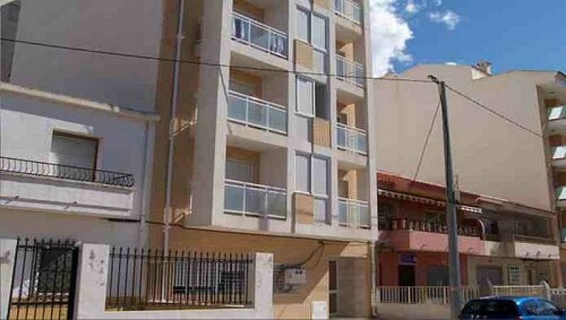 STUNNING 2 BED 2 BATH APARTMENT