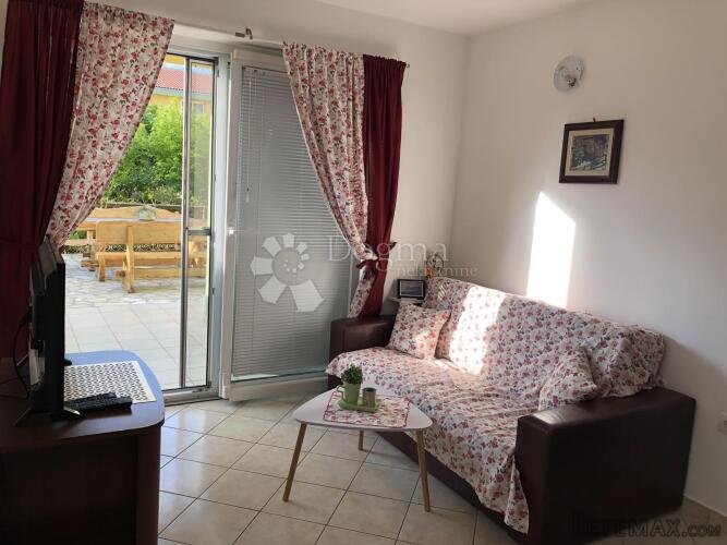 SOLINE APARTMAN U PRIZEMLJU - 2