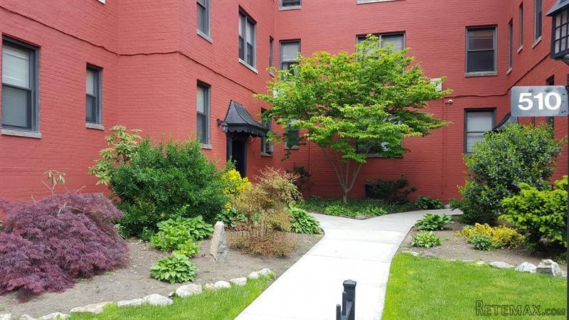 2 bedroom Commercial Property For Sale:..