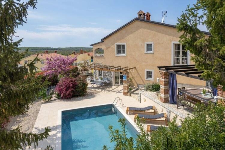 ROMANTIČNA KAMENA VILLA S BAZENOM