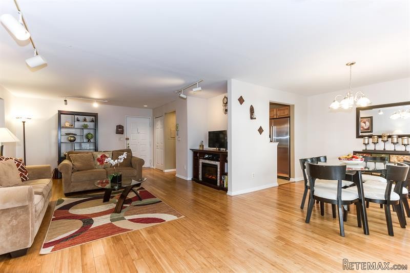 2 bedroom House For Sale: 555 Central.. - 2
