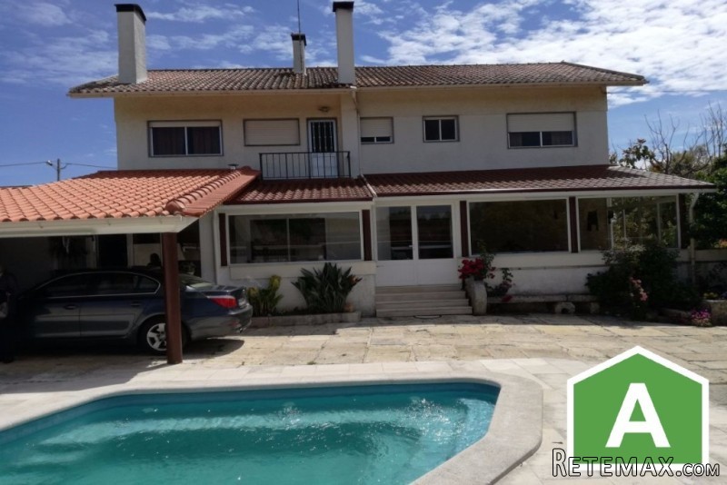 5 Bedroom Property With Swimming Pool..