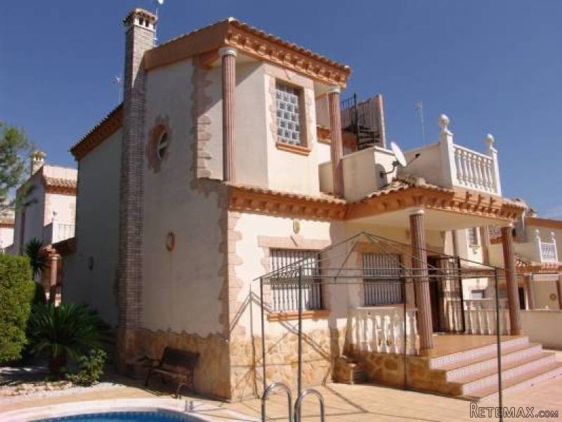 3 Bedroom 2 Bathroom Villa In..