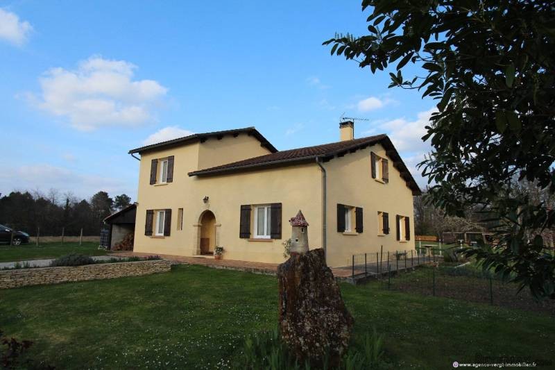 Well Renovated Villa Set On 1 Hectare..