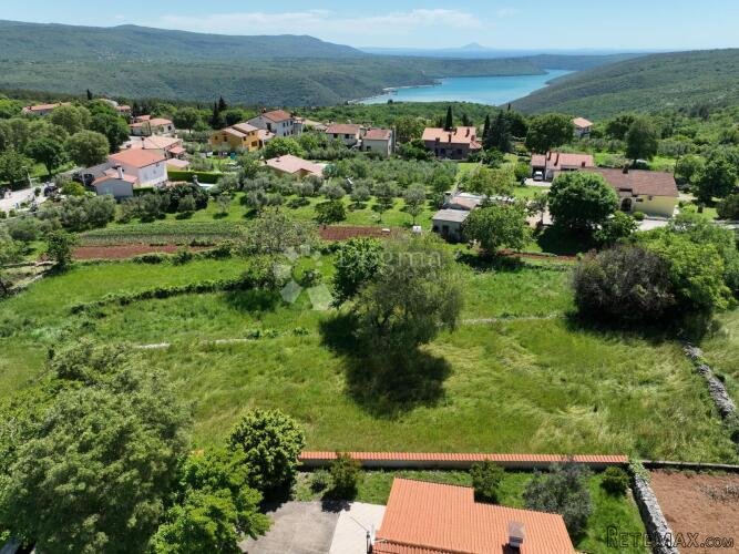 Građevinsko zemljište na izvrsnoj lokaciji - 2