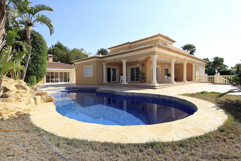 4 Bedrooms - Villa - Alicante - For Sale