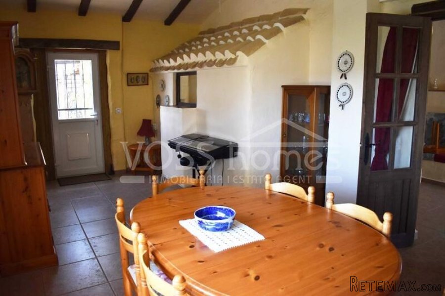 EXCLUSIVE TO VOSS HOMES - A lovely, larger than average.. - 13