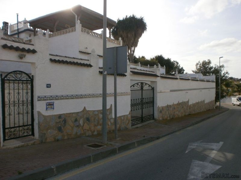 4 Bedrooms - Villa - Alicante - For Sale