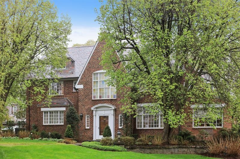7 bedroom House For Sale: 18 Cooper..