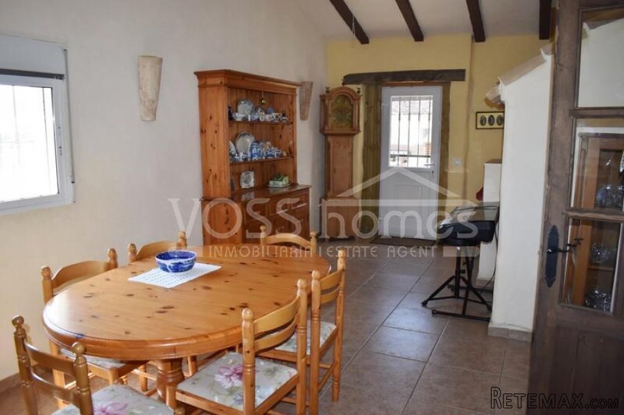 EXCLUSIVE TO VOSS HOMES - A lovely, larger than average.. - 15
