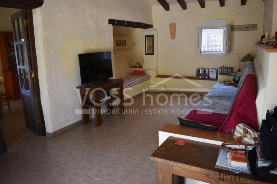 EXCLUSIVE TO VOSS HOMES - A lovely, larger than average.. - 17