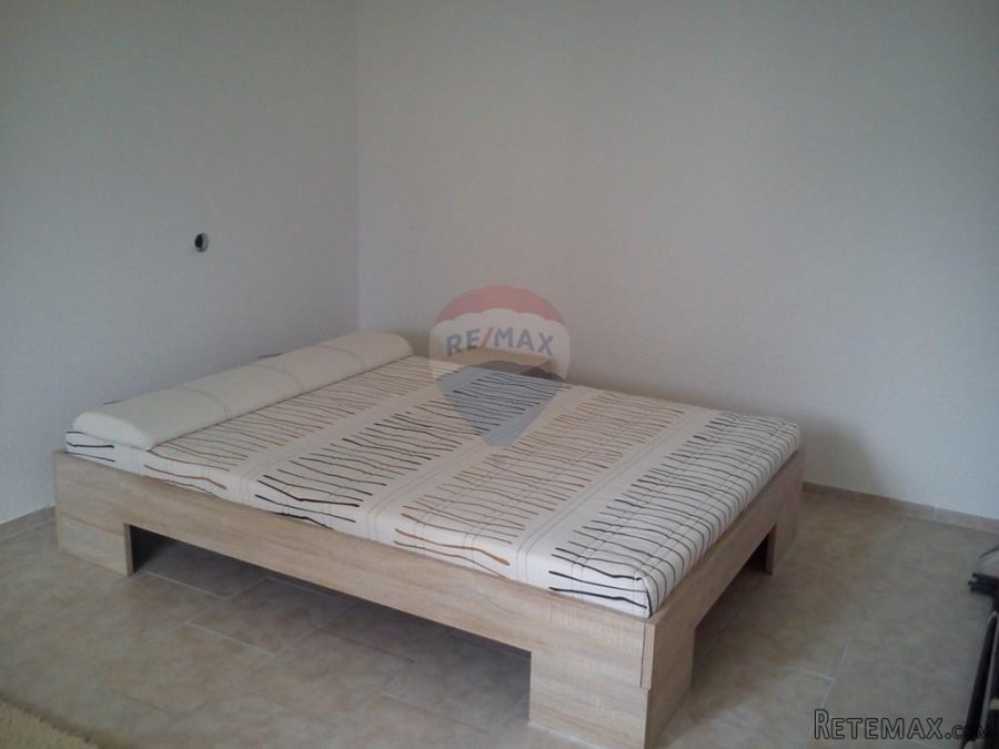 Matulji, Trinajstići samostojeća kuća sa 4 stana - 8