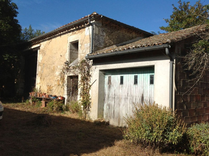 Farmhouse To Renovate Near Villebois..